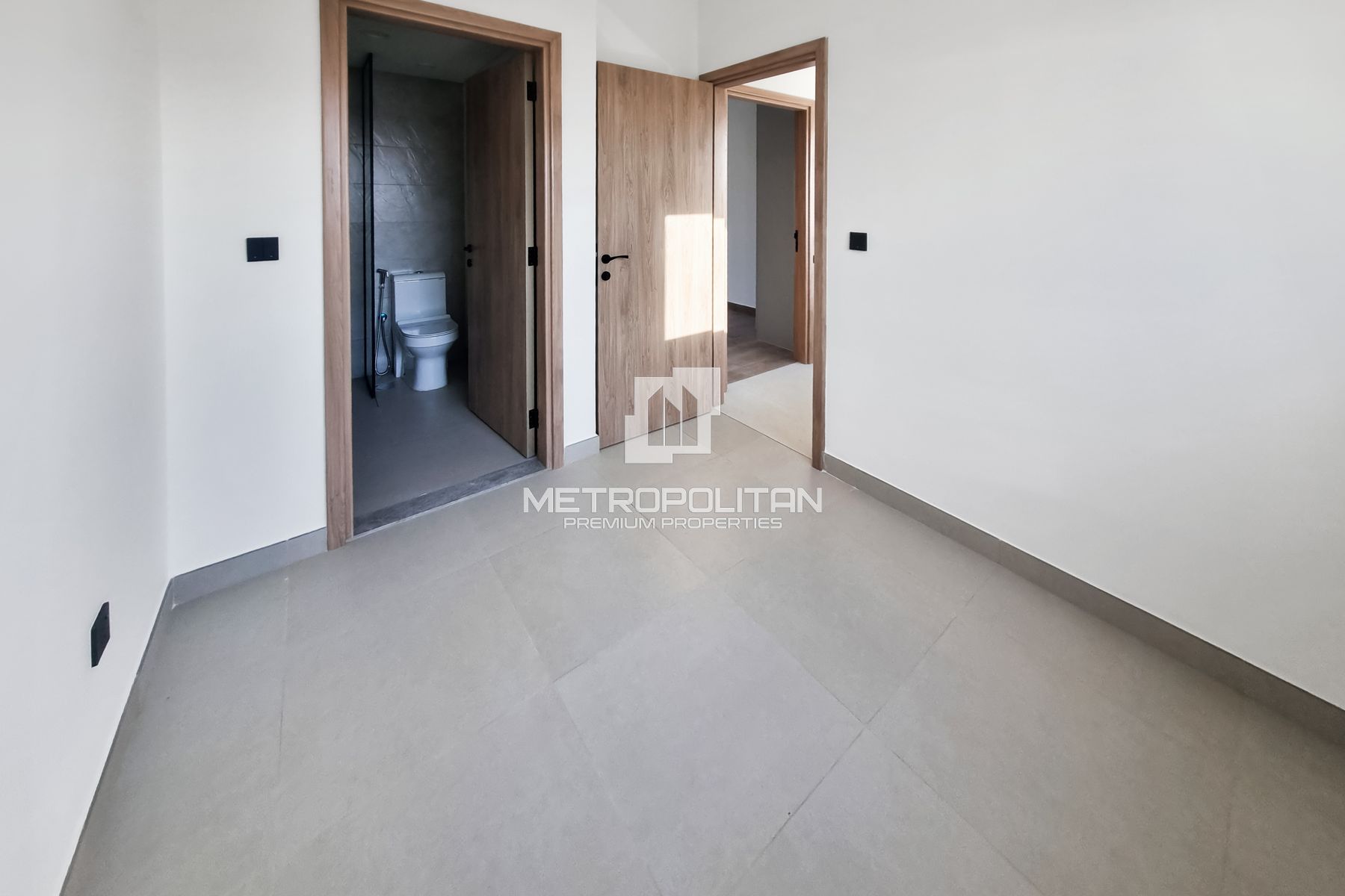 VASTU | Ready to Move | Spacious Plot | Brand New