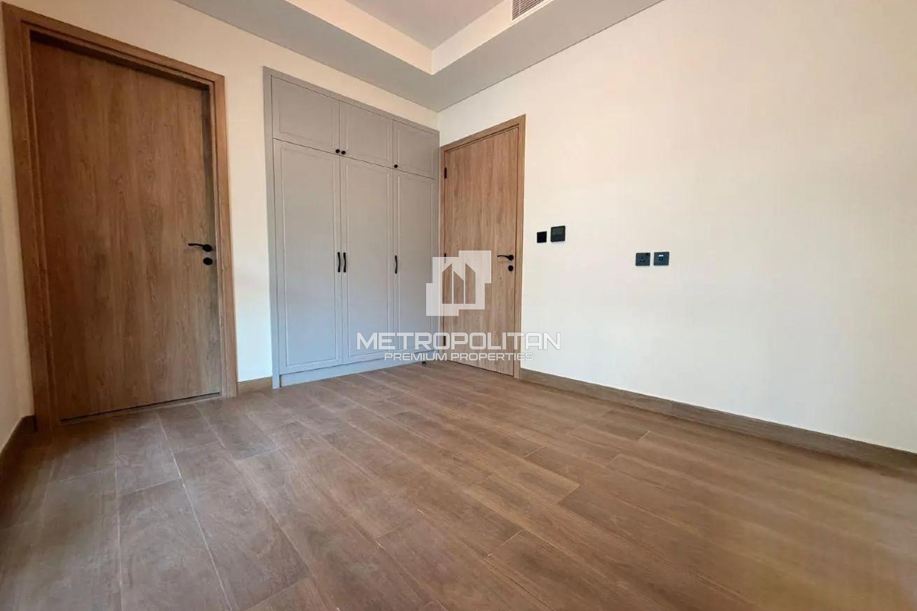VASTU | Ready to Move | Spacious Plot | Brand New