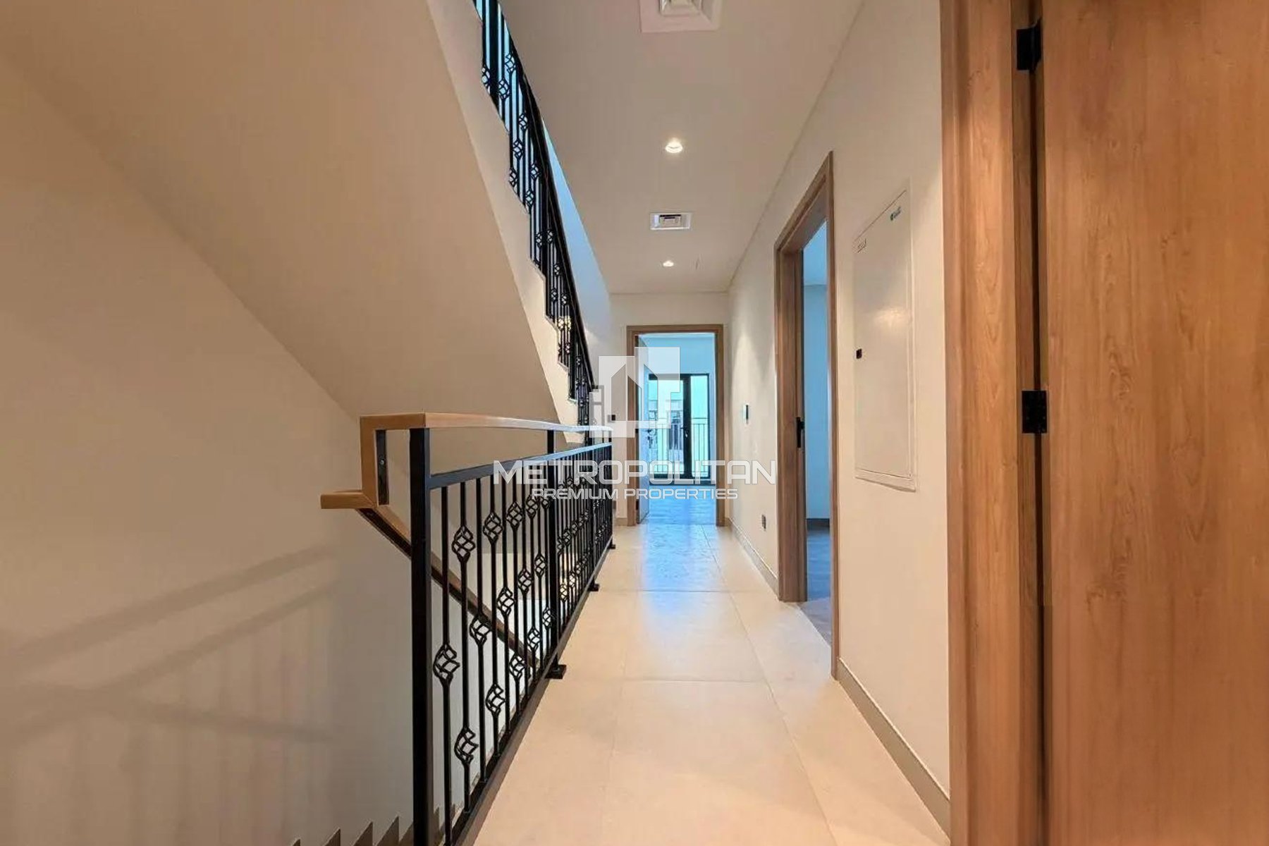 VASTU | Ready to Move | Spacious Plot | Brand New