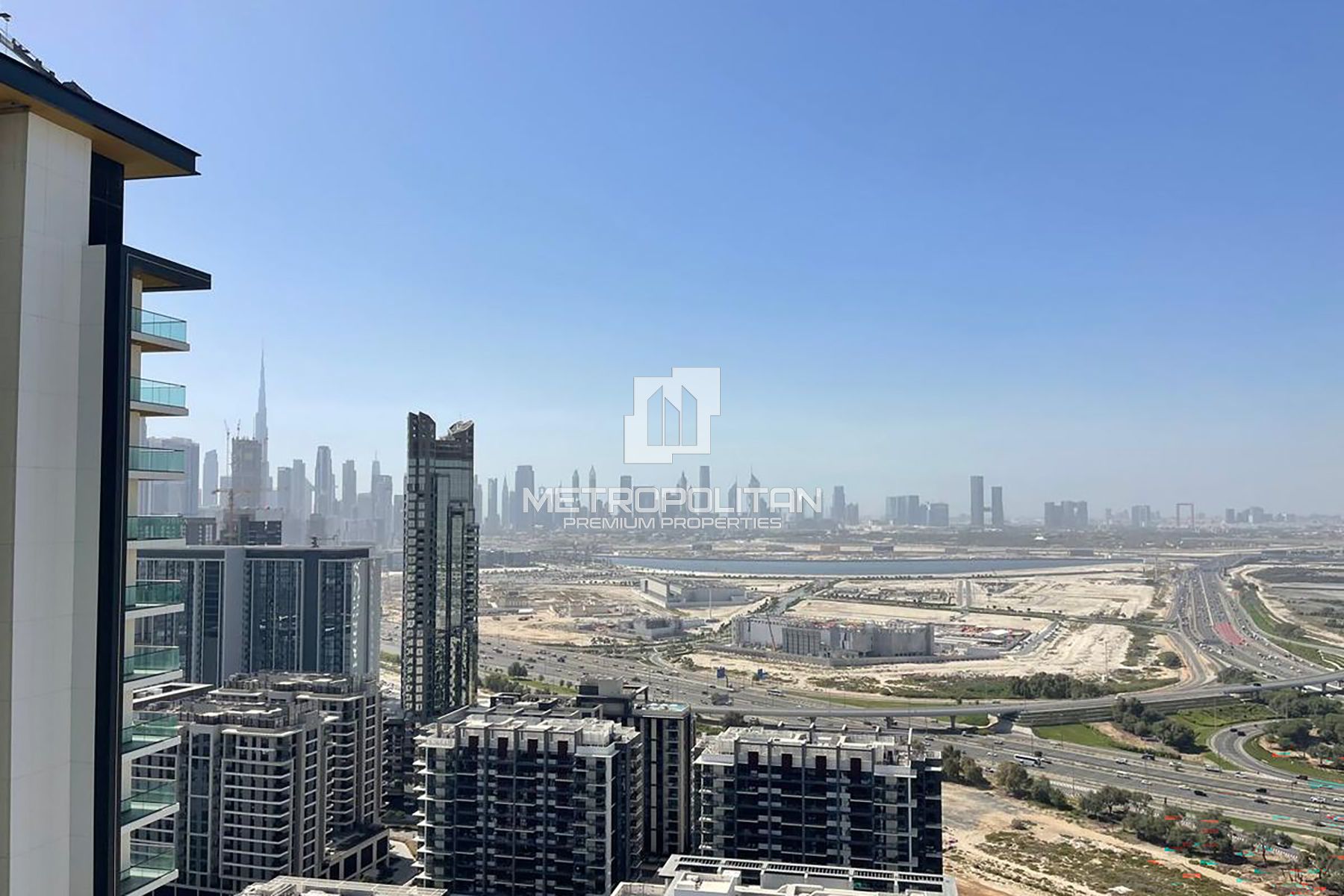 Large Apartment With Amazing View & Fitted Kitchen