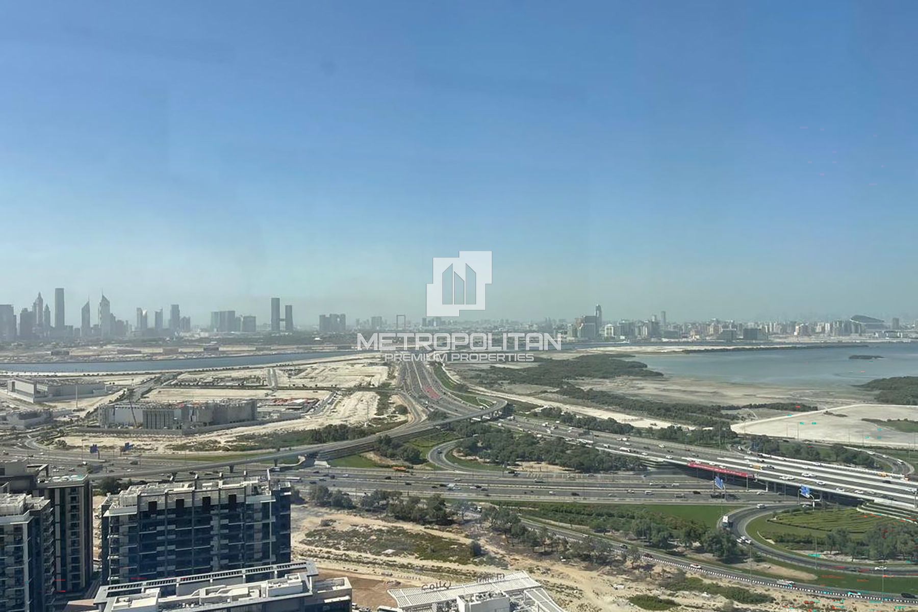 Large Apartment With Amazing View & Fitted Kitchen
