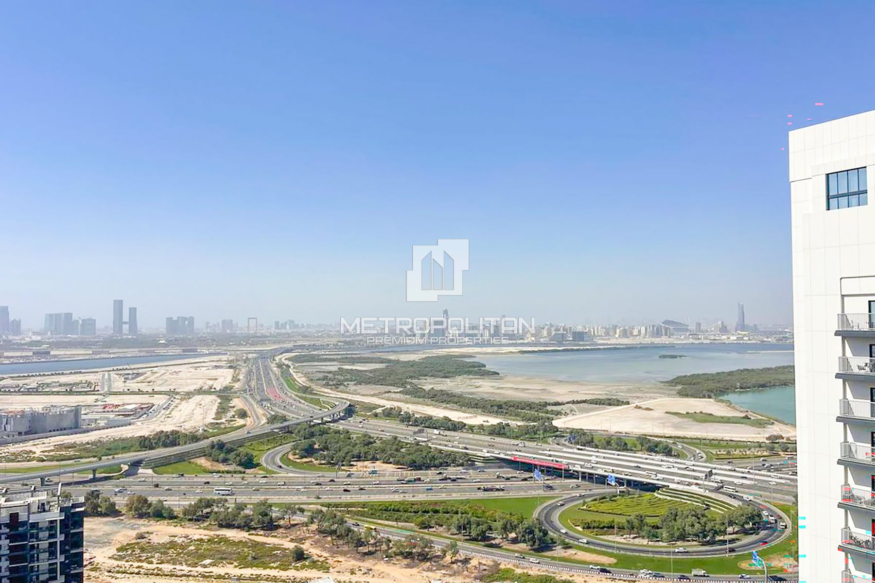 Large Apartment With Amazing View & Fitted Kitchen