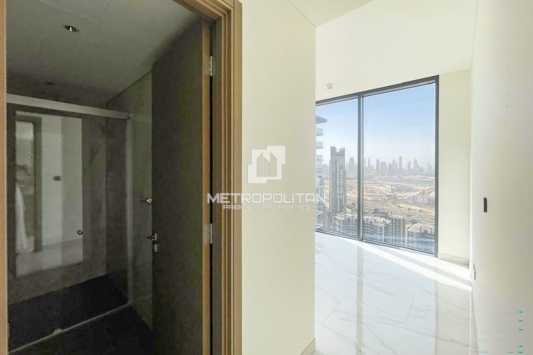 Large Apartment With Amazing View & Fitted Kitchen
