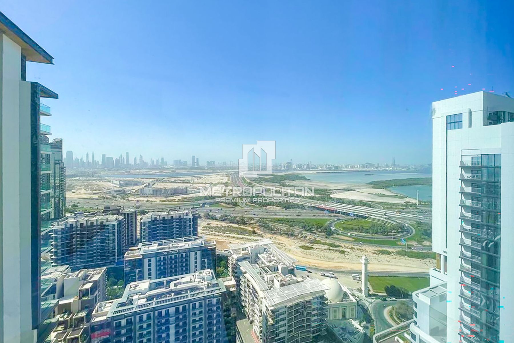 Large Apartment With Amazing View & Fitted Kitchen