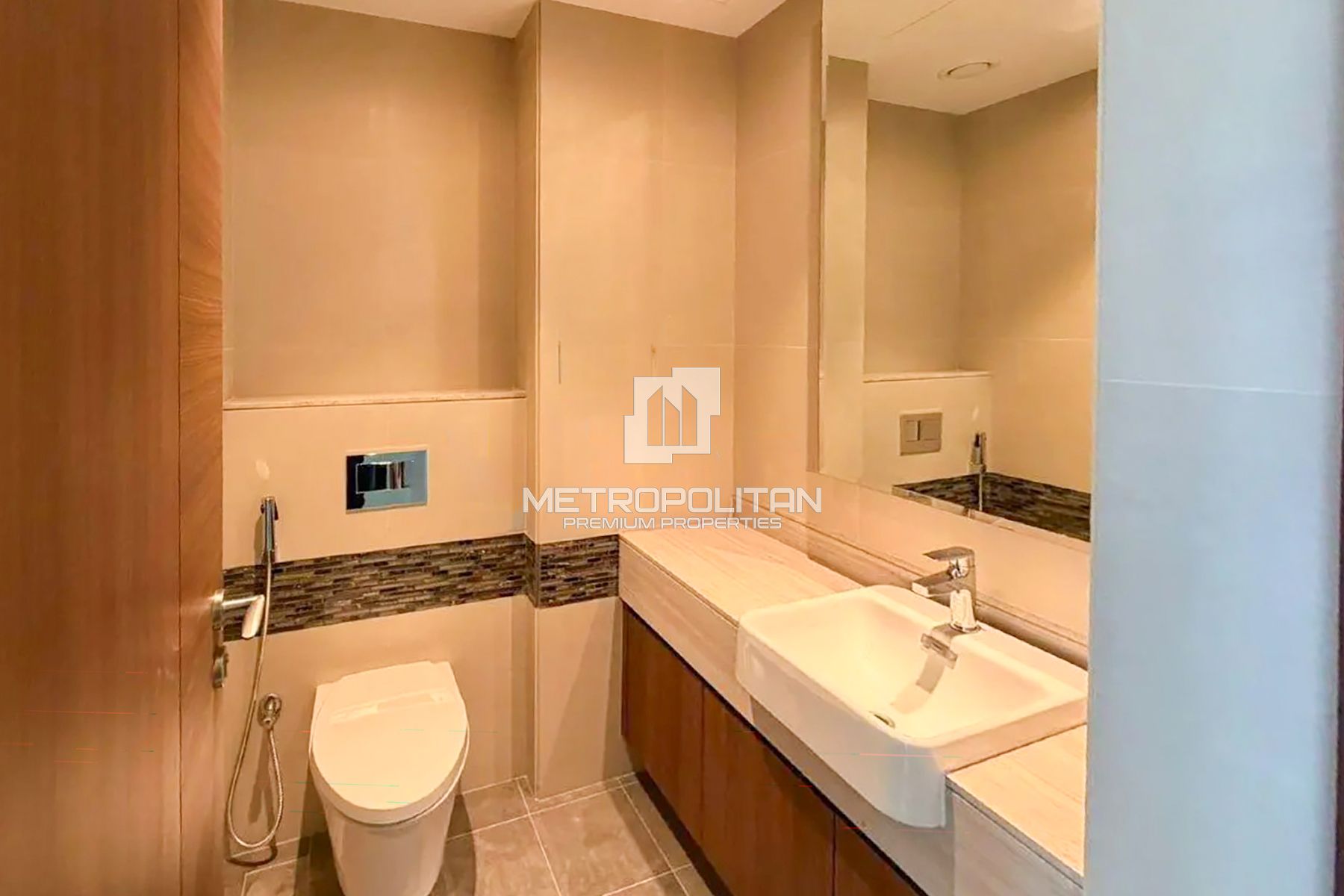 Canal View | Prime Location | Luxury Living