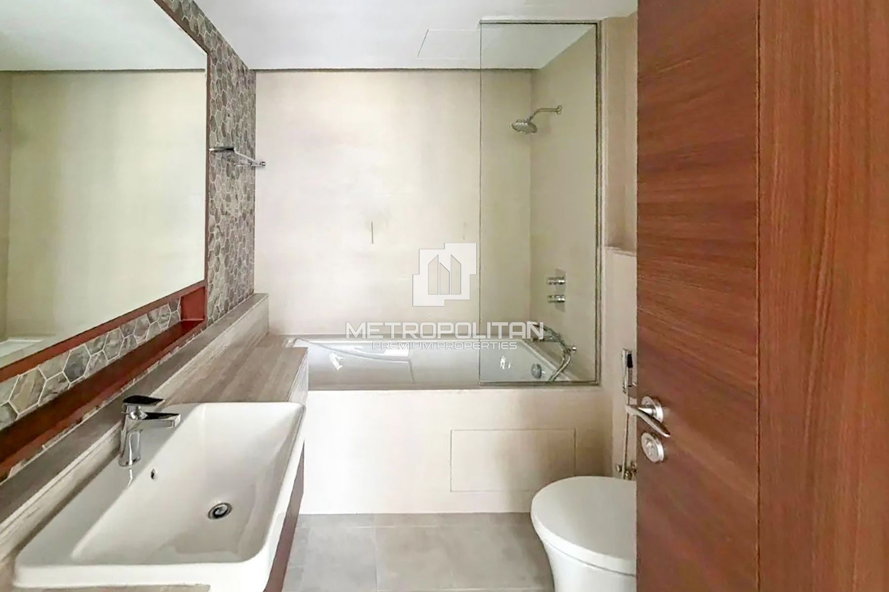 Canal View | Prime Location | Luxury Living