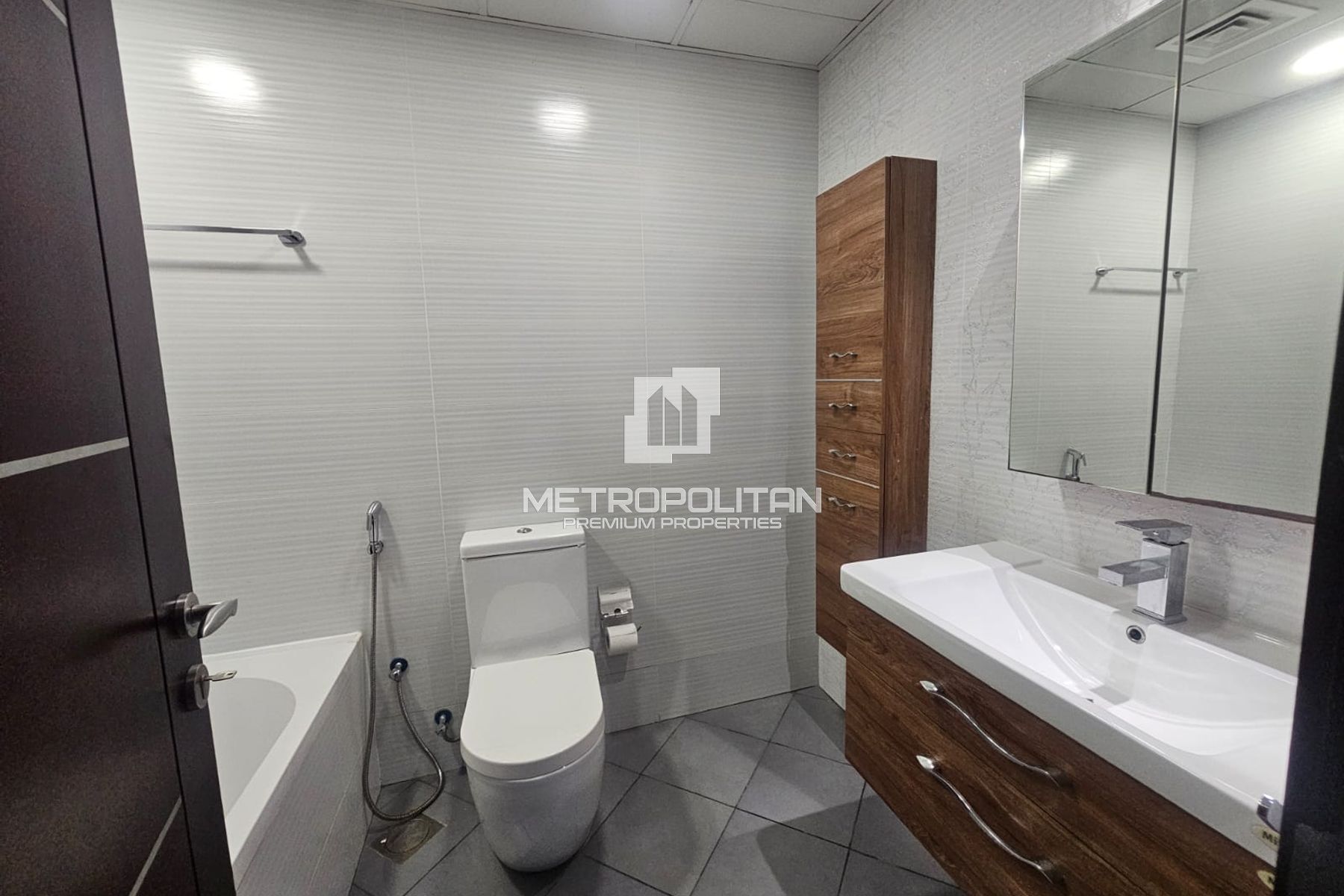 Refined Family Living | Spacious 3 Beds + Laundry