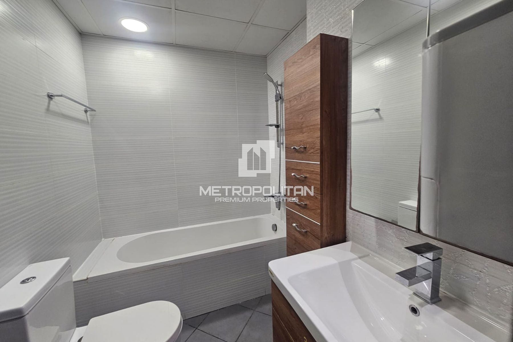 Refined Family Living | Spacious 3 Beds + Laundry