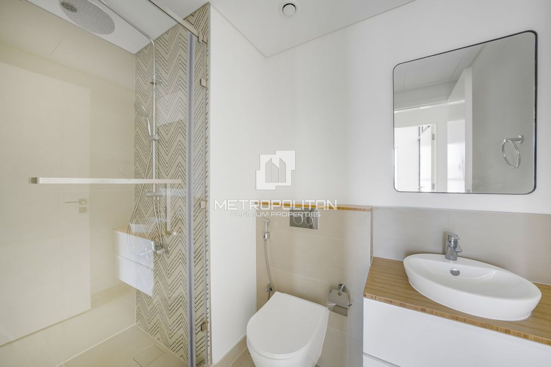 Bright Unit | Prime Location | Vacant form Aug,29