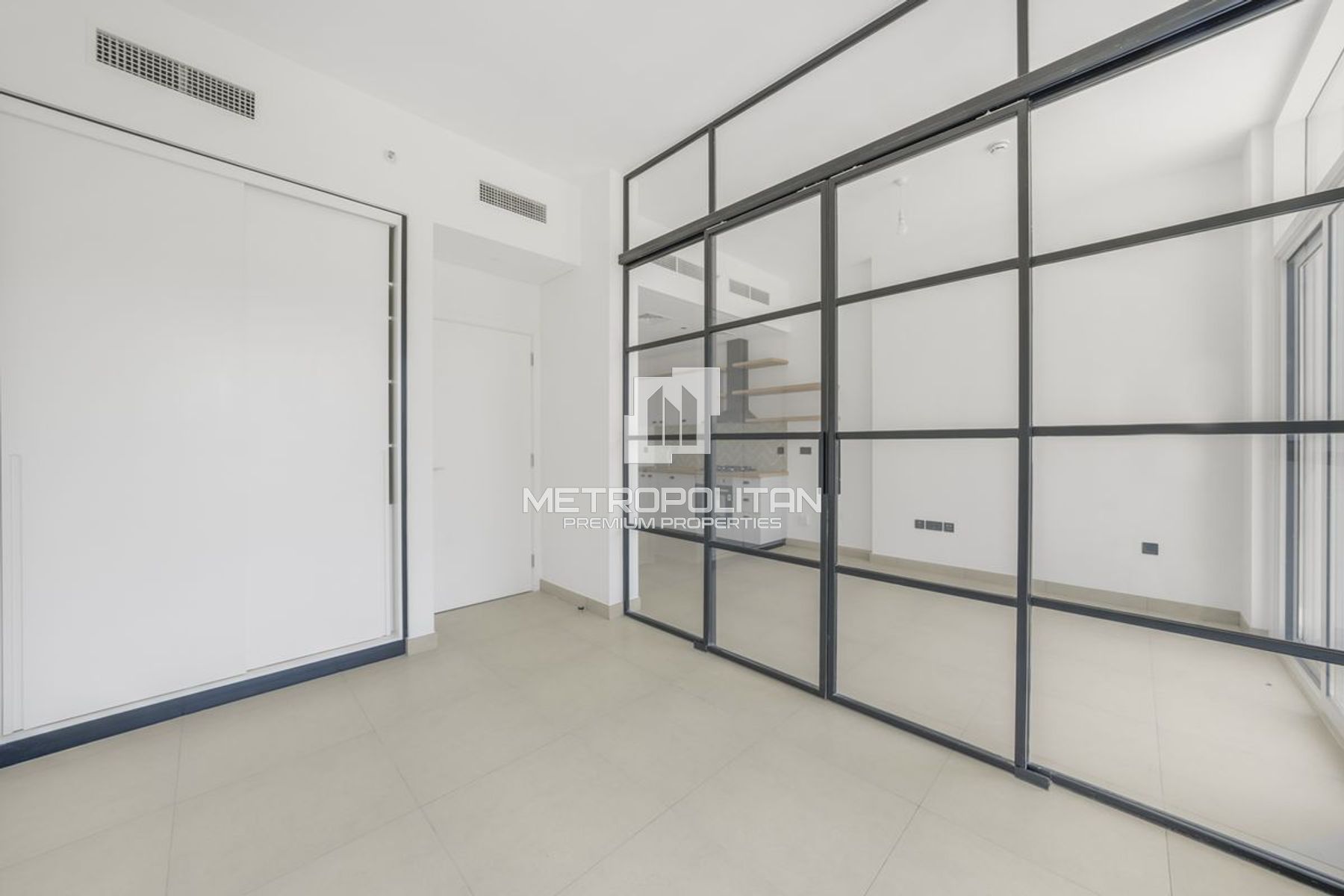 Bright Unit | Prime Location | Vacant form Aug,29