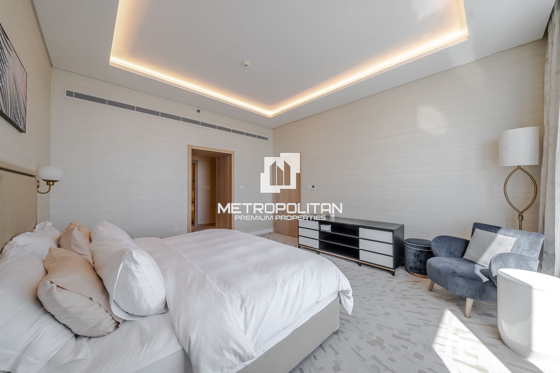 Iconic Palm Tower | Spacious Layout | Sea View