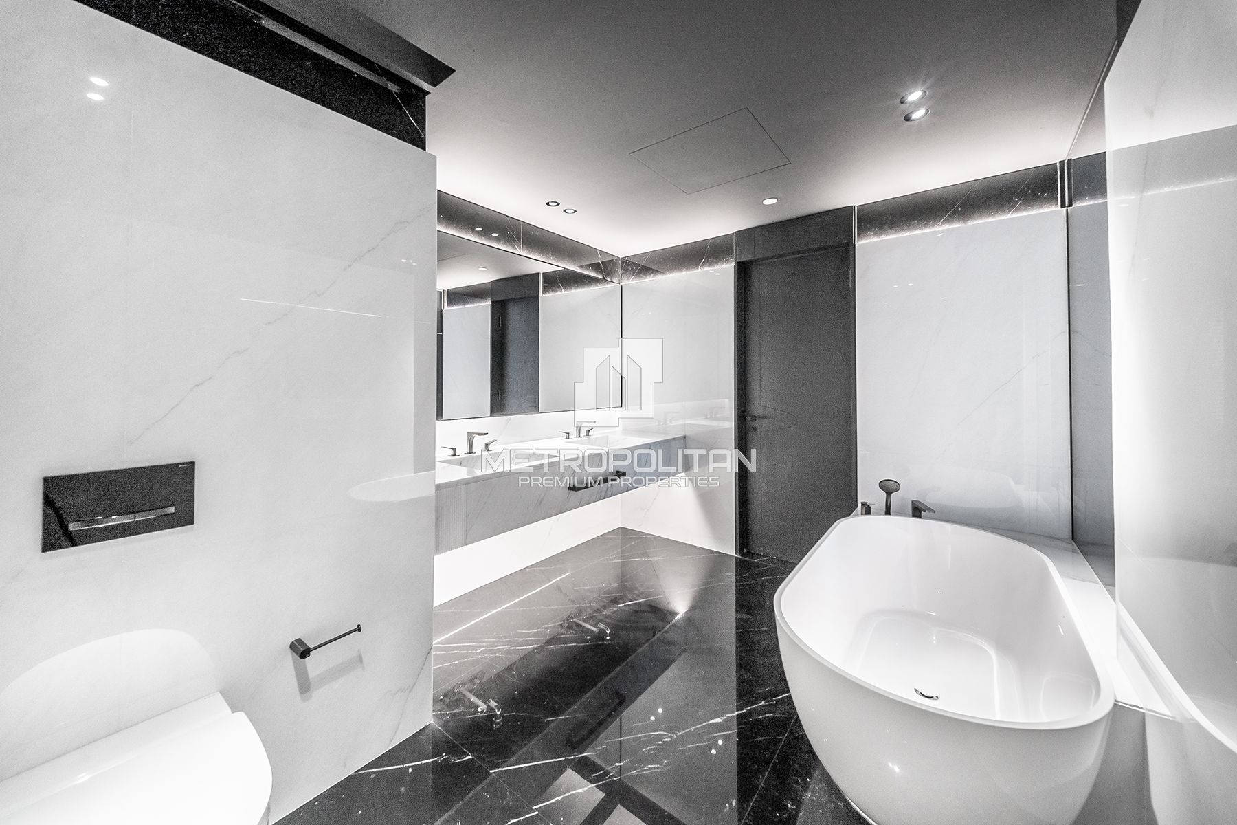 Ultra Luxury Penthouse | Canal View | High Floor