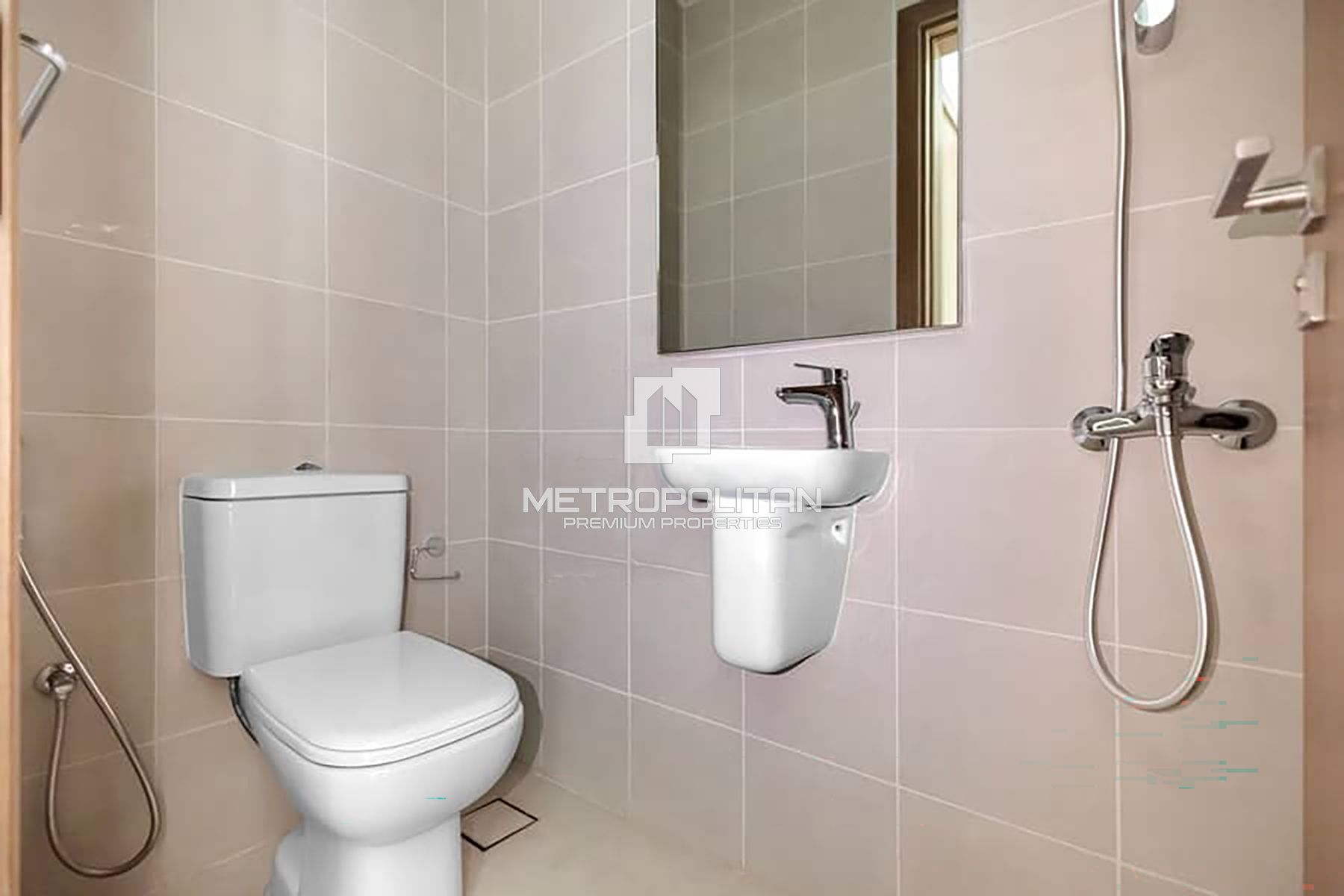 Burj Canal View | Corner Unit | Maids Room