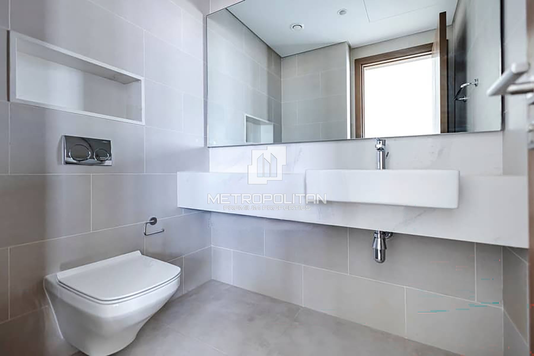 Burj Canal View | Corner Unit | Maids Room