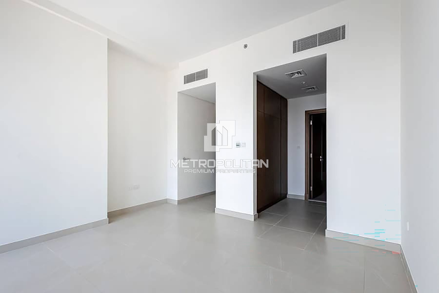 Burj Canal View | Corner Unit | Maids Room