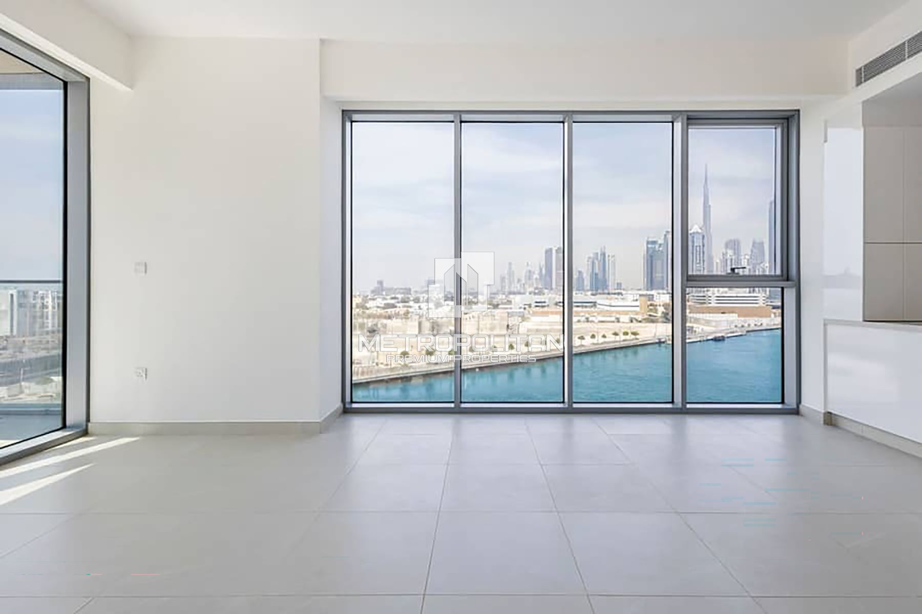 Burj Canal View | Corner Unit | Maids Room