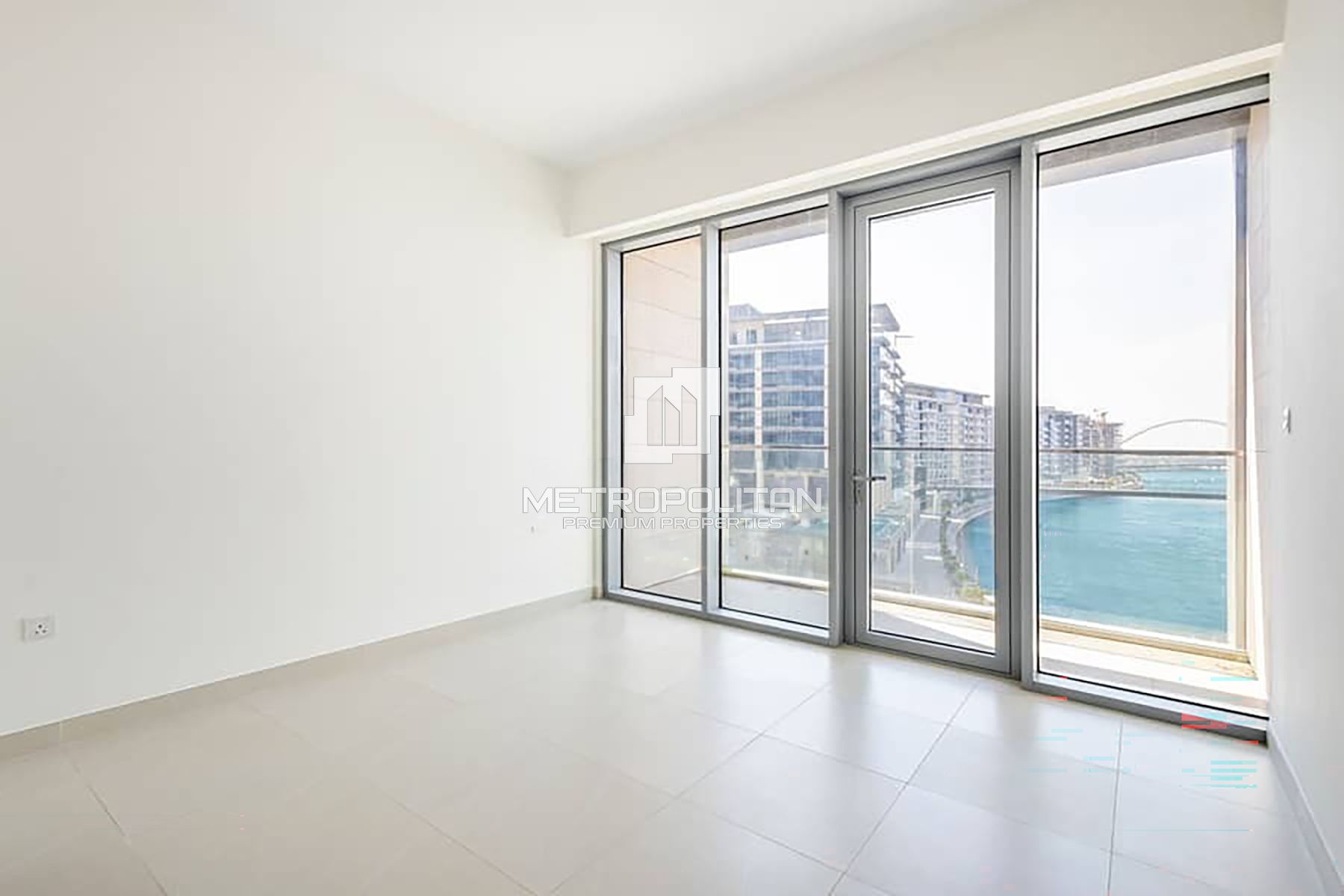 Burj Canal View | Corner Unit | Maids Room