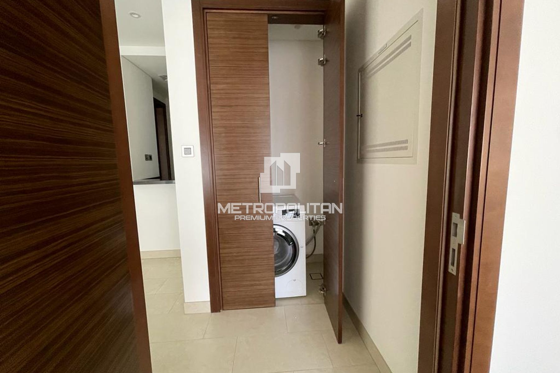 Spacious 1 BR | Park View | Well Maintained