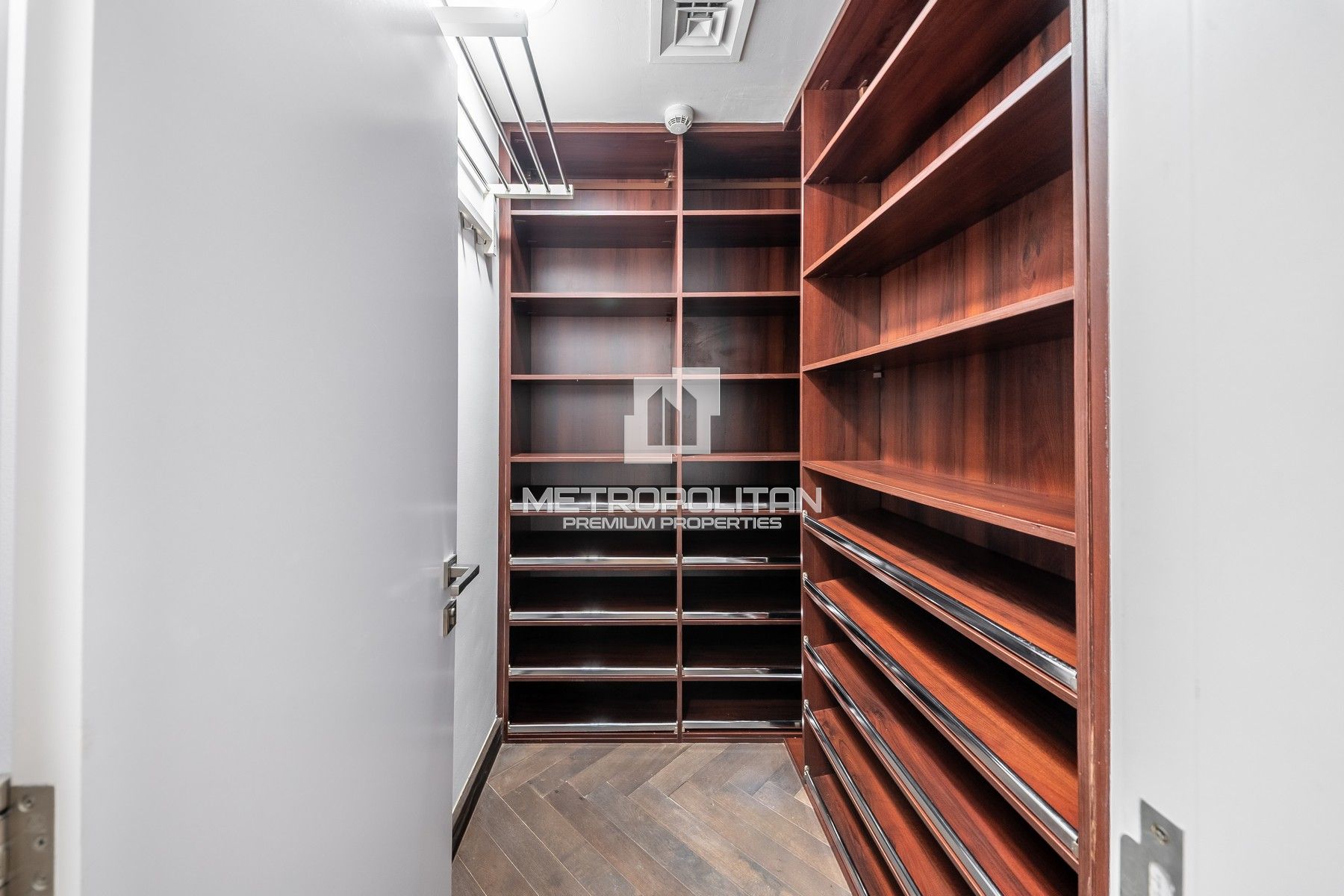 Unfurnished Spacious Unit Vacant | Prime Location