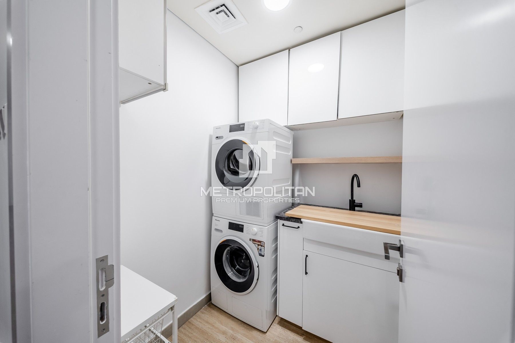 Unfurnished Spacious Unit Vacant | Prime Location