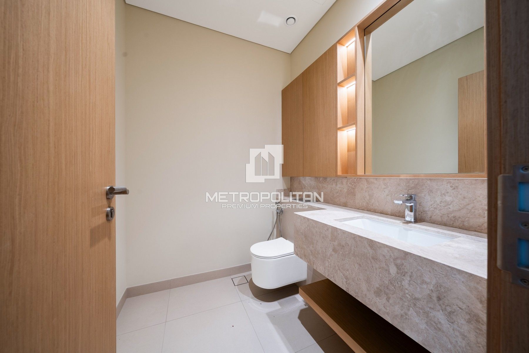 Luxurious | Prime First Row | Open Lake View