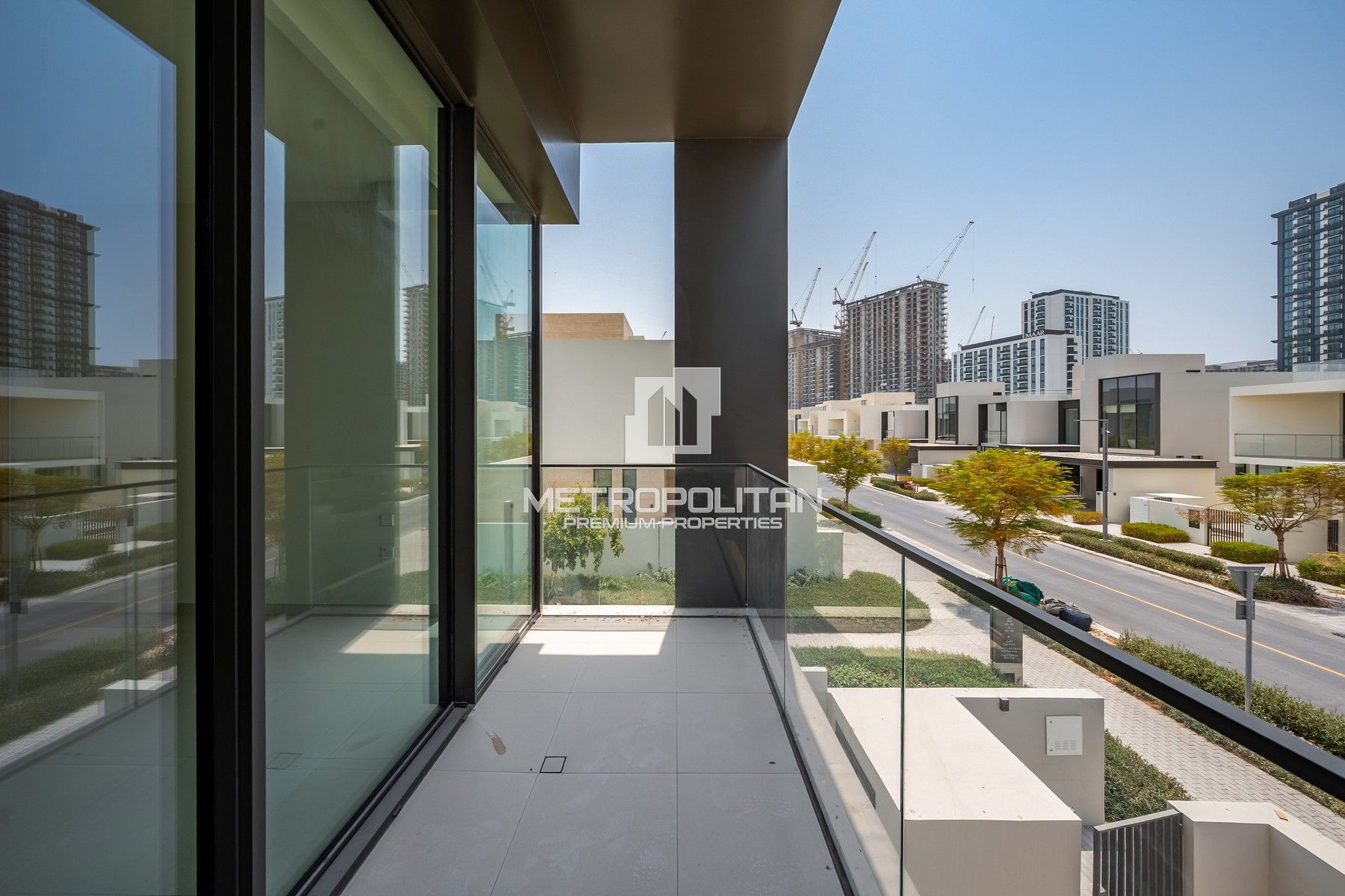 Luxurious | Prime First Row | Open Lake View