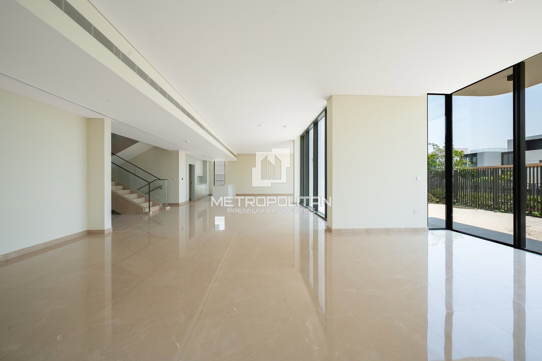 Luxurious | Prime First Row | Open Lake View