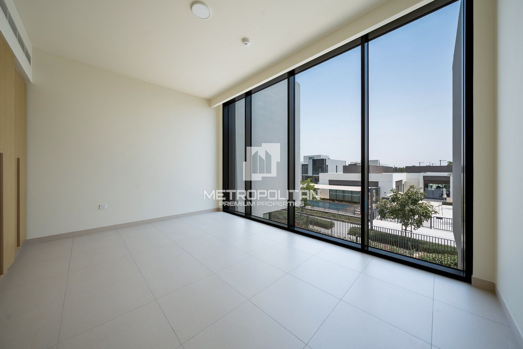 Luxurious | Prime First Row | Open Lake View