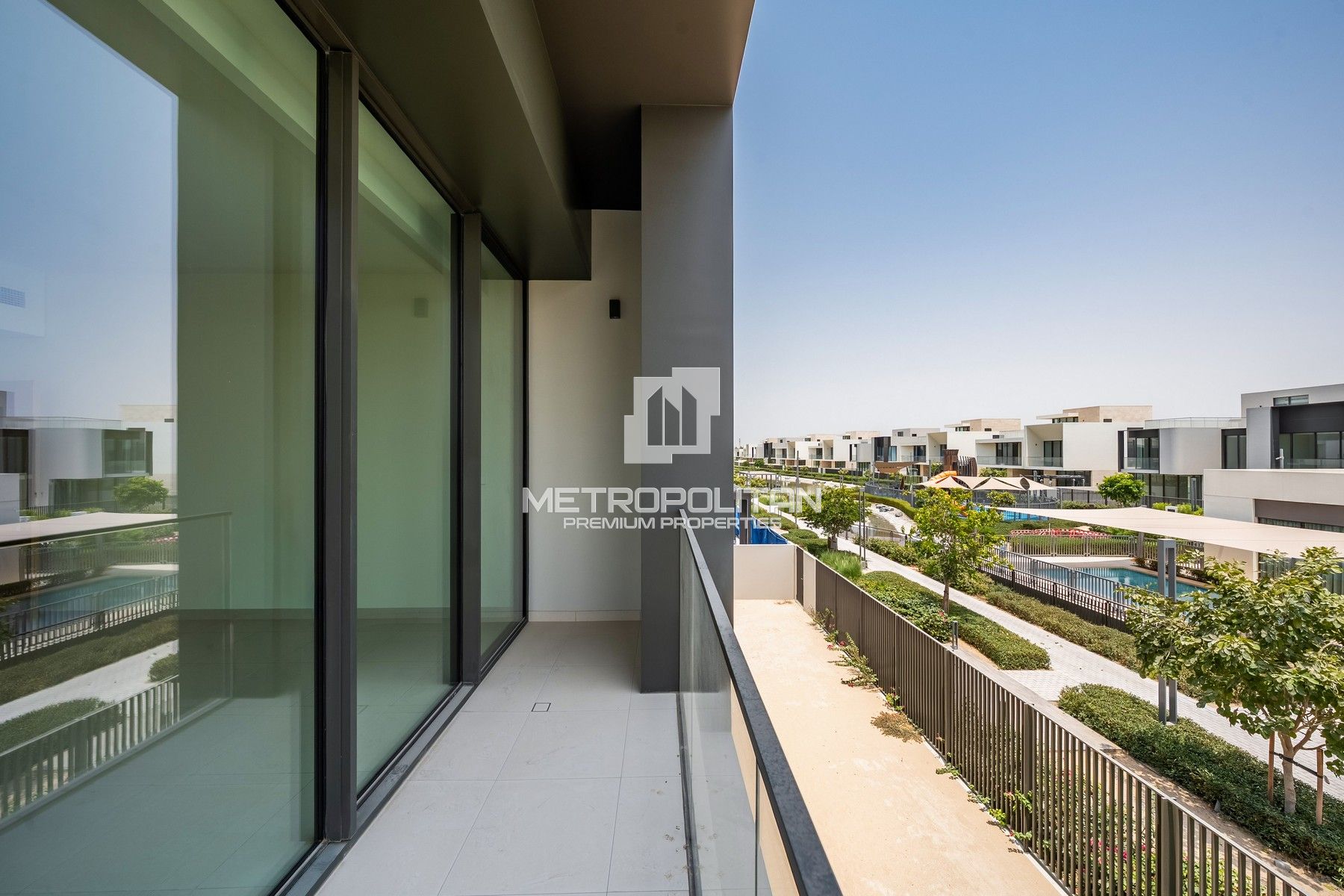 Luxurious | Prime First Row | Open Lake View