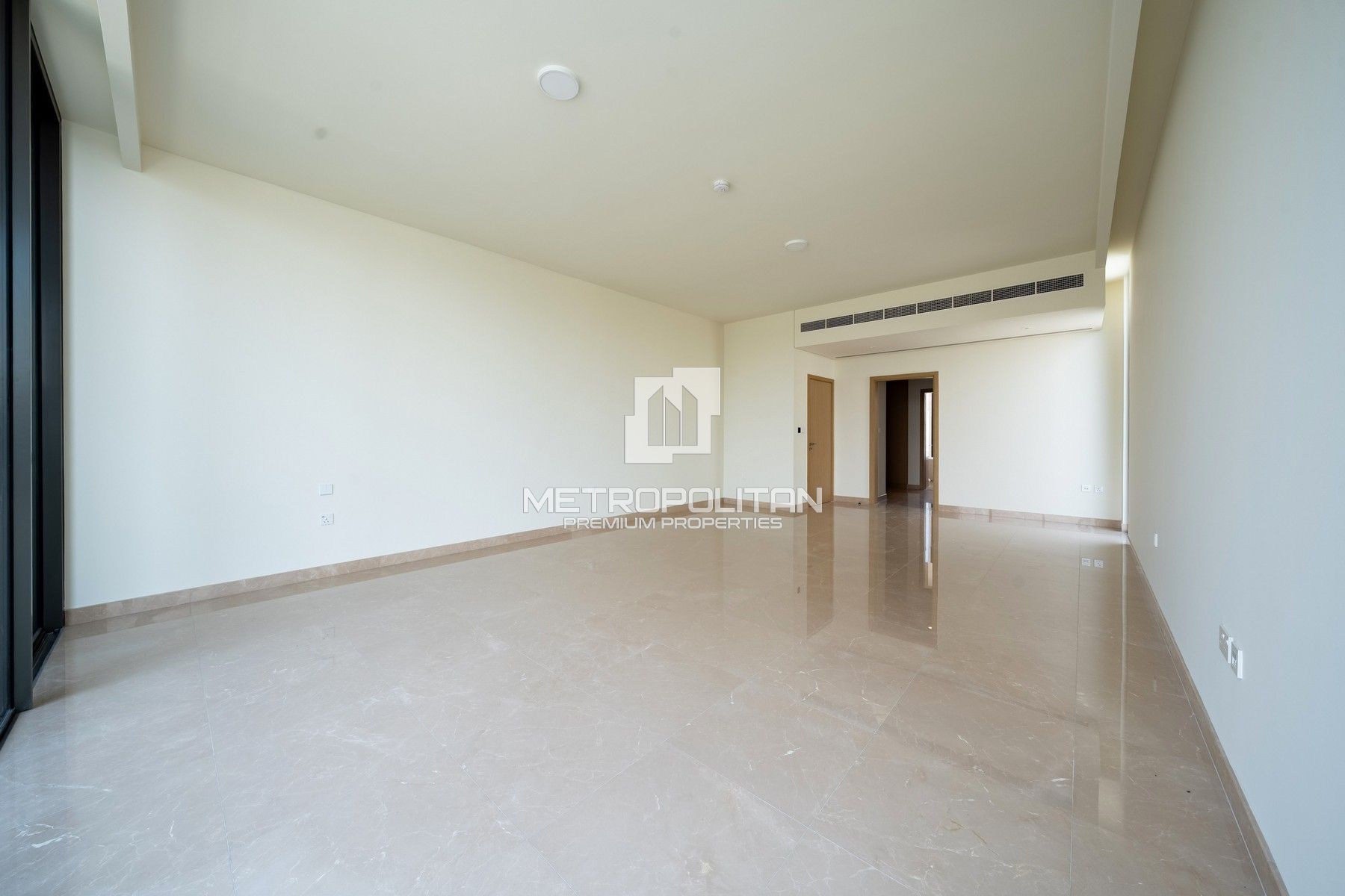 Luxurious | Prime First Row | Open Lake View