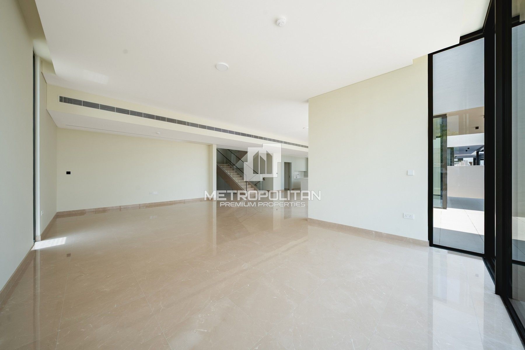 Luxurious | Prime First Row | Open Lake View