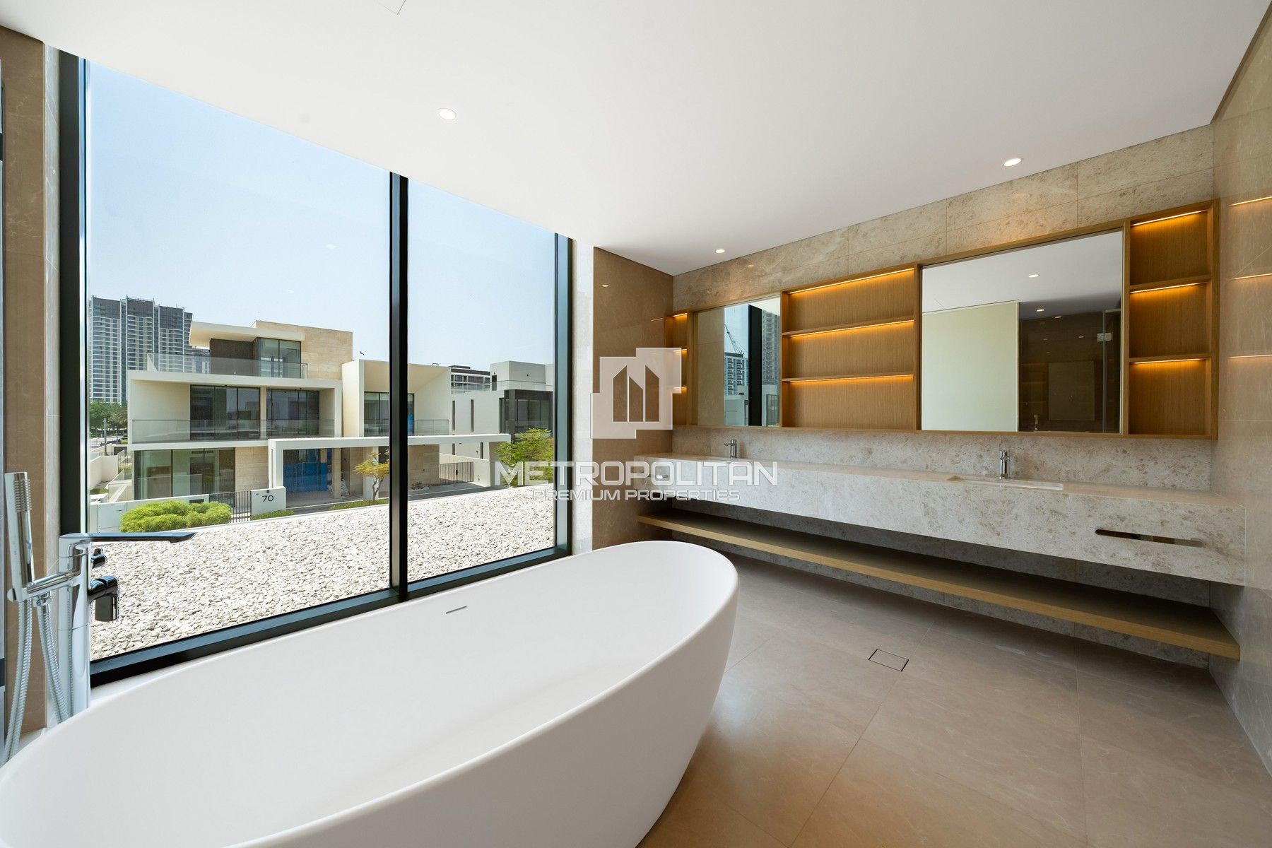Luxurious | Prime First Row | Open Lake View