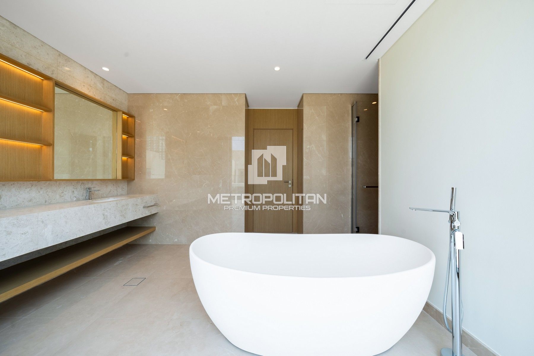 Luxurious | Prime First Row | Open Lake View