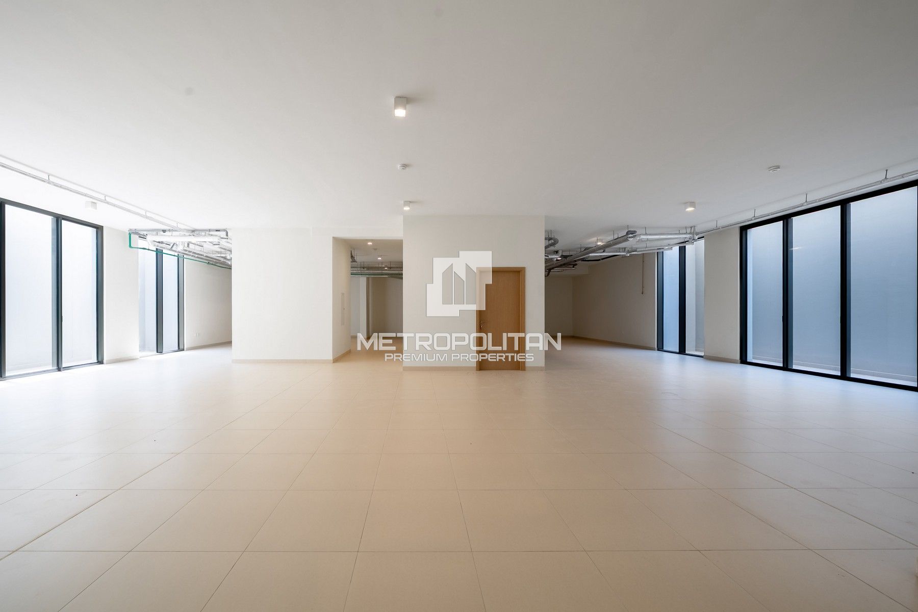 Luxurious | Prime First Row | Open Lake View