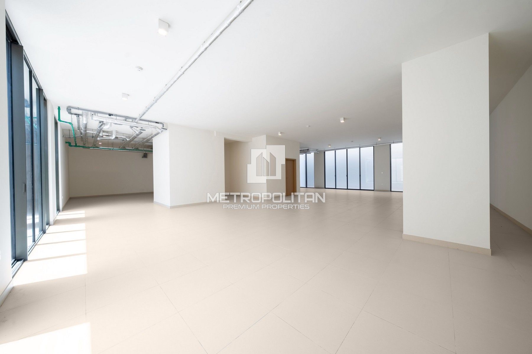 Luxurious | Prime First Row | Open Lake View