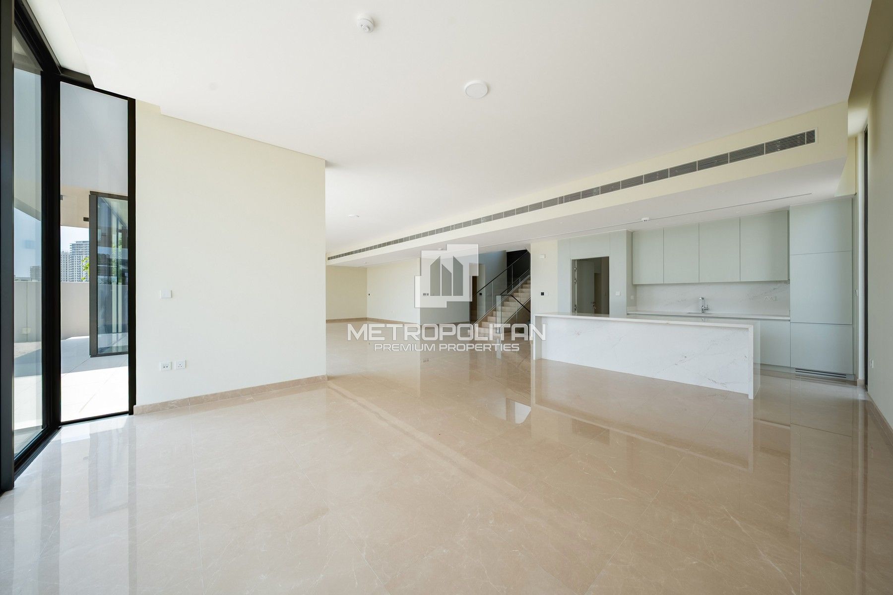 Luxurious | Prime First Row | Open Lake View