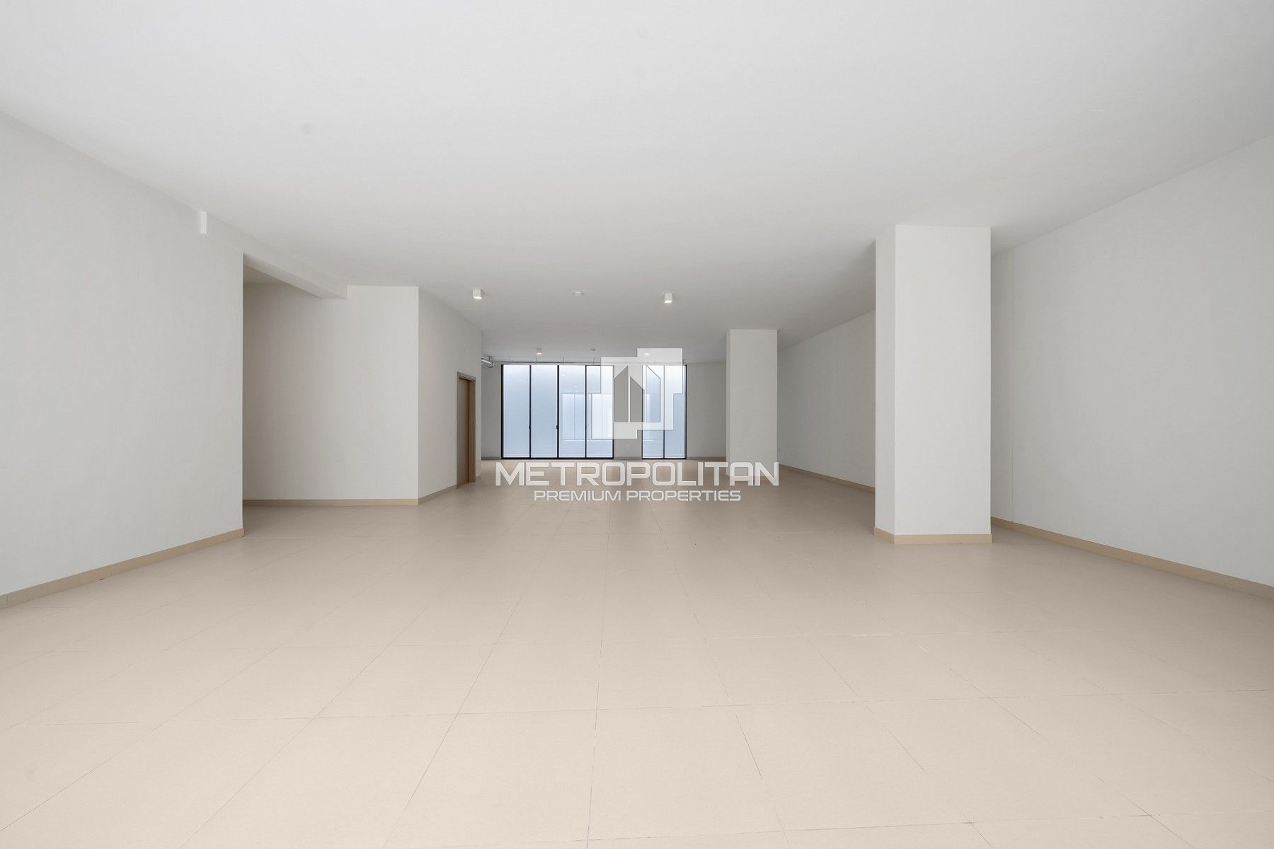 Luxurious | Prime First Row | Open Lake View