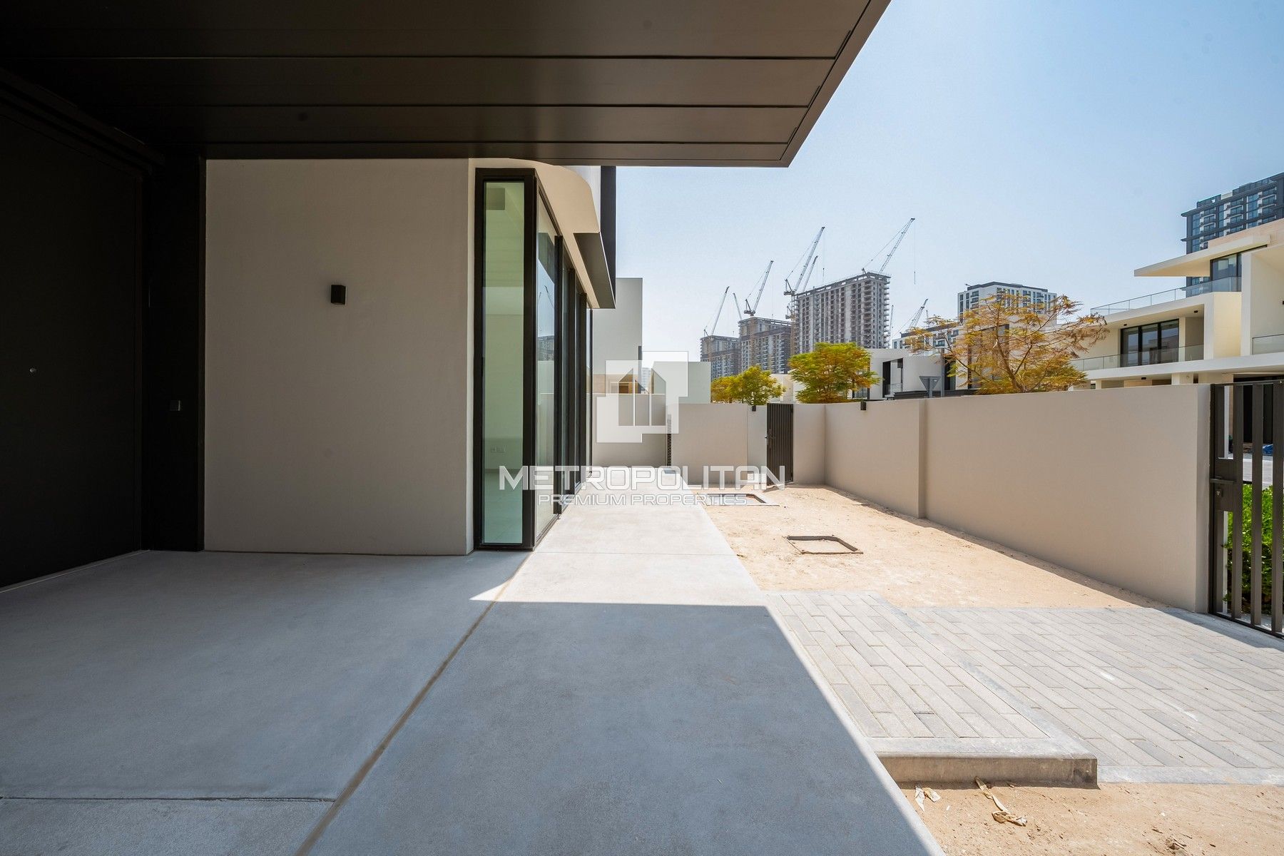 Luxurious | Prime First Row | Open Lake View