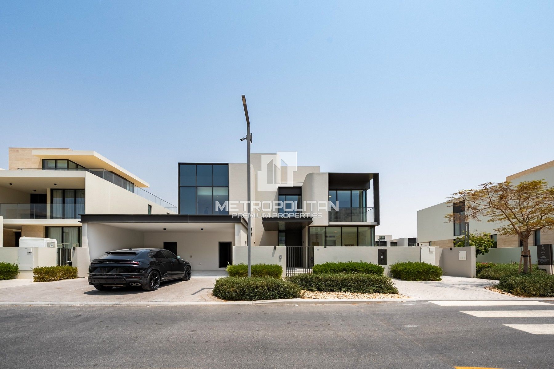 Luxurious | Prime First Row | Open Lake View