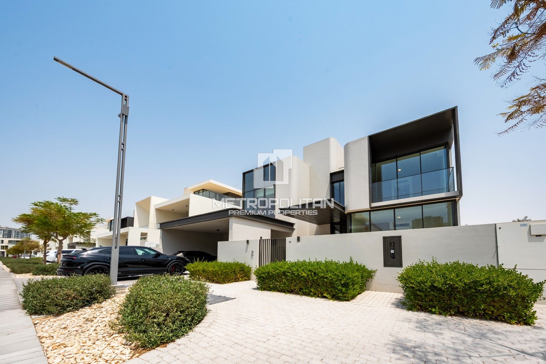 Luxurious | Prime First Row | Open Lake View
