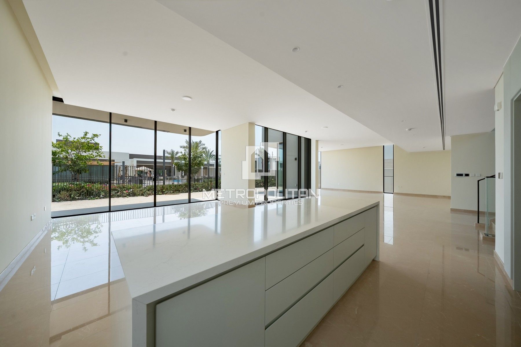Luxurious | Prime First Row | Open Lake View