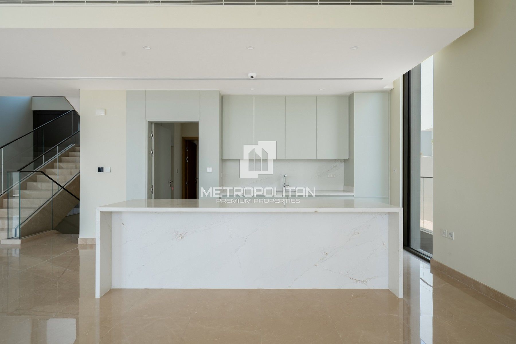 Luxurious | Prime First Row | Open Lake View