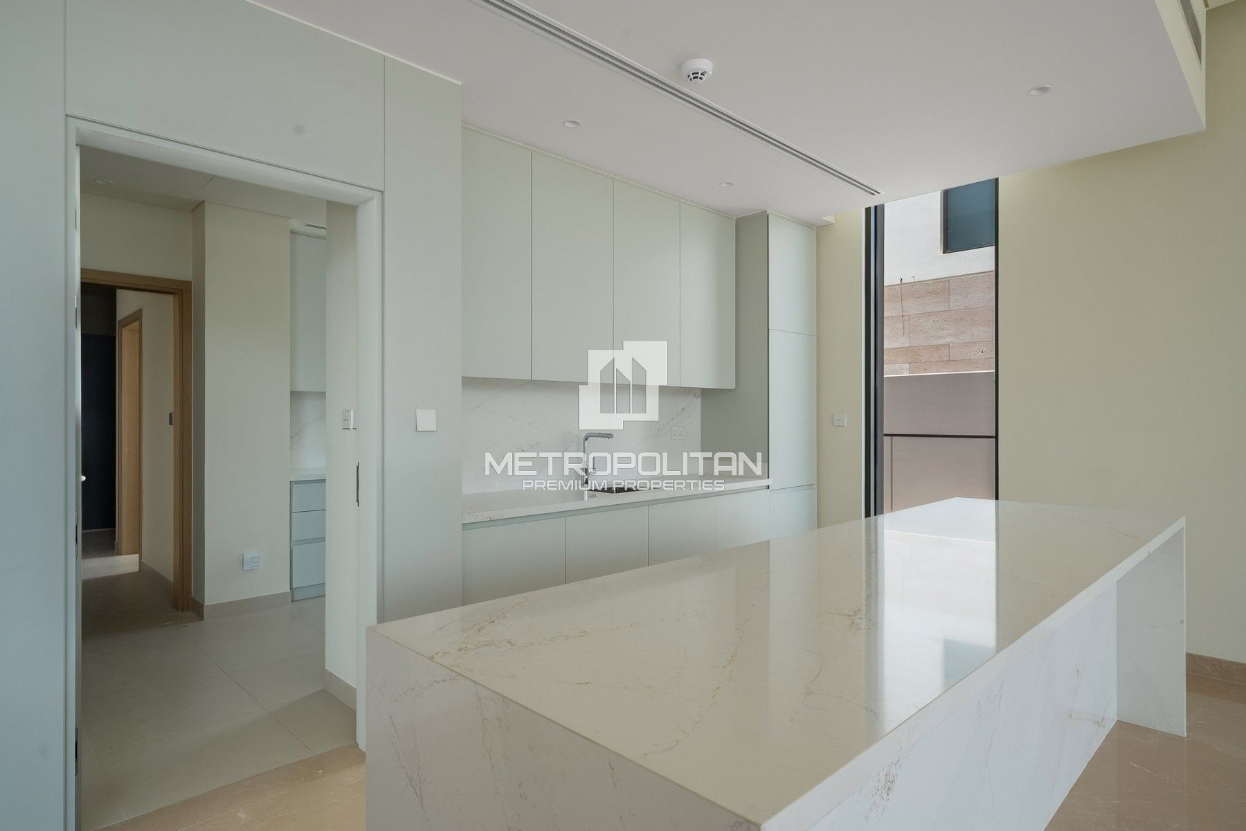 Luxurious | Prime First Row | Open Lake View