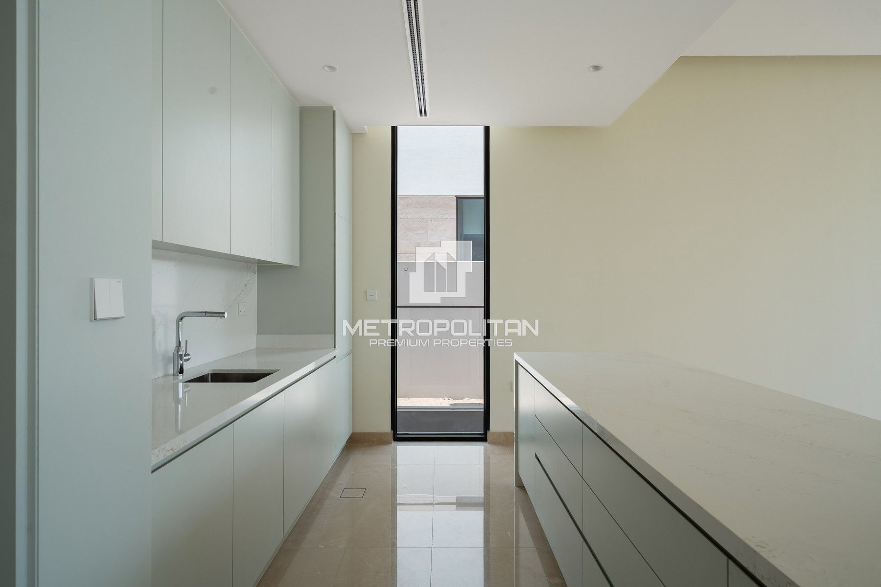 Luxurious | Prime First Row | Open Lake View