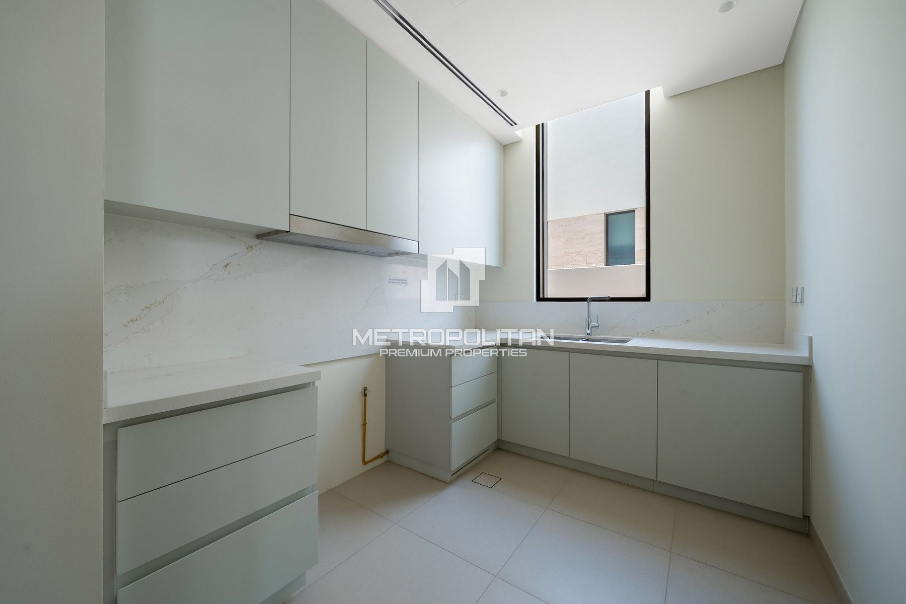 Luxurious | Prime First Row | Open Lake View
