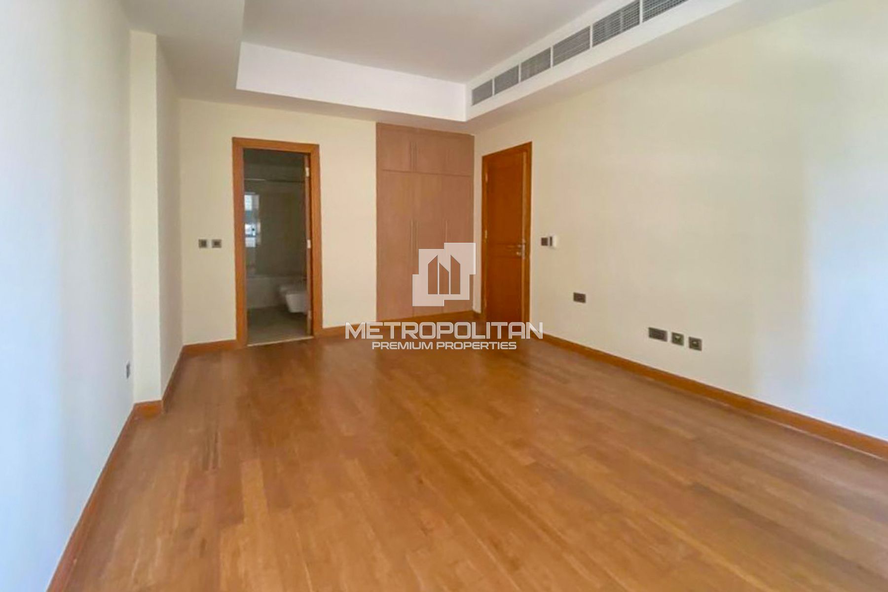 Spacious & Bright Unit | Near Mall of the Emirates