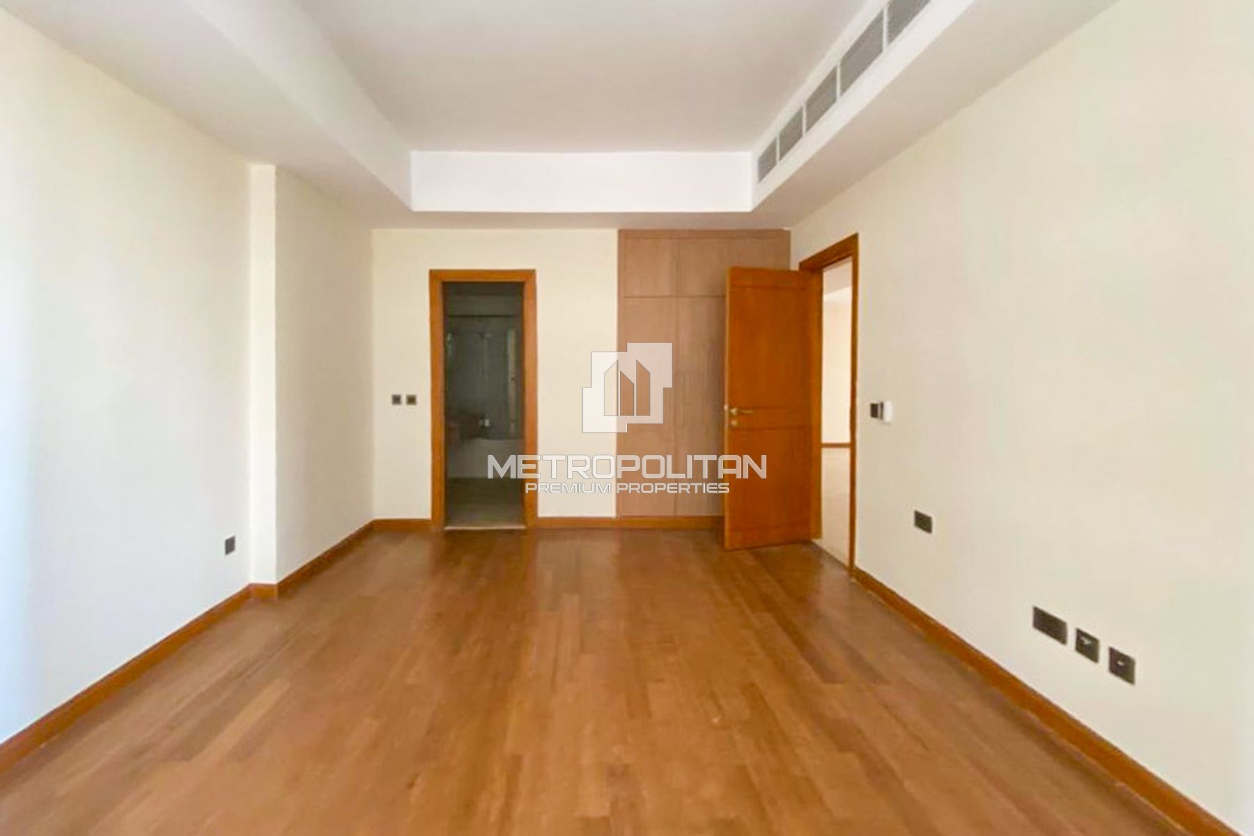 Spacious & Bright Unit | Near Mall of the Emirates