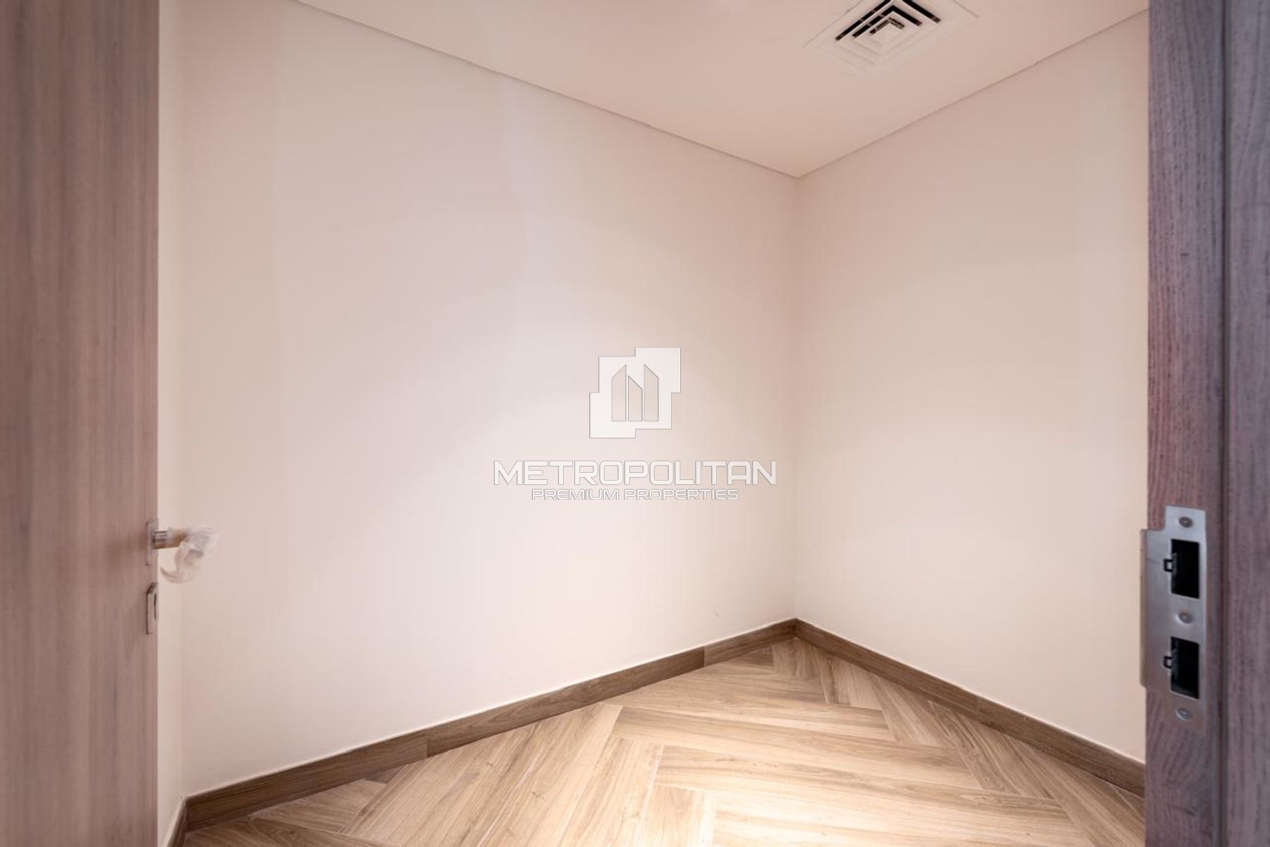 Modern Residence | Mall Access | Large Layout