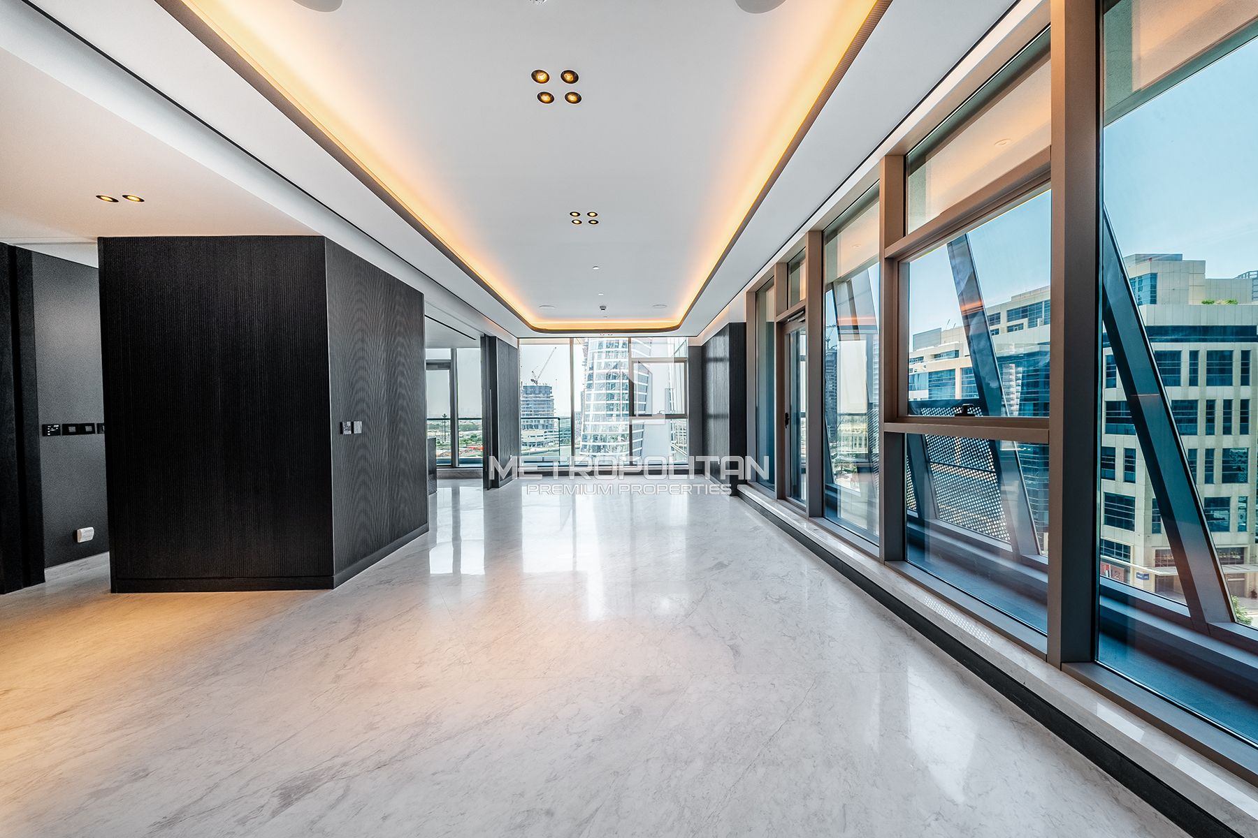 Corner Residence | Canal View | Premium Finishes