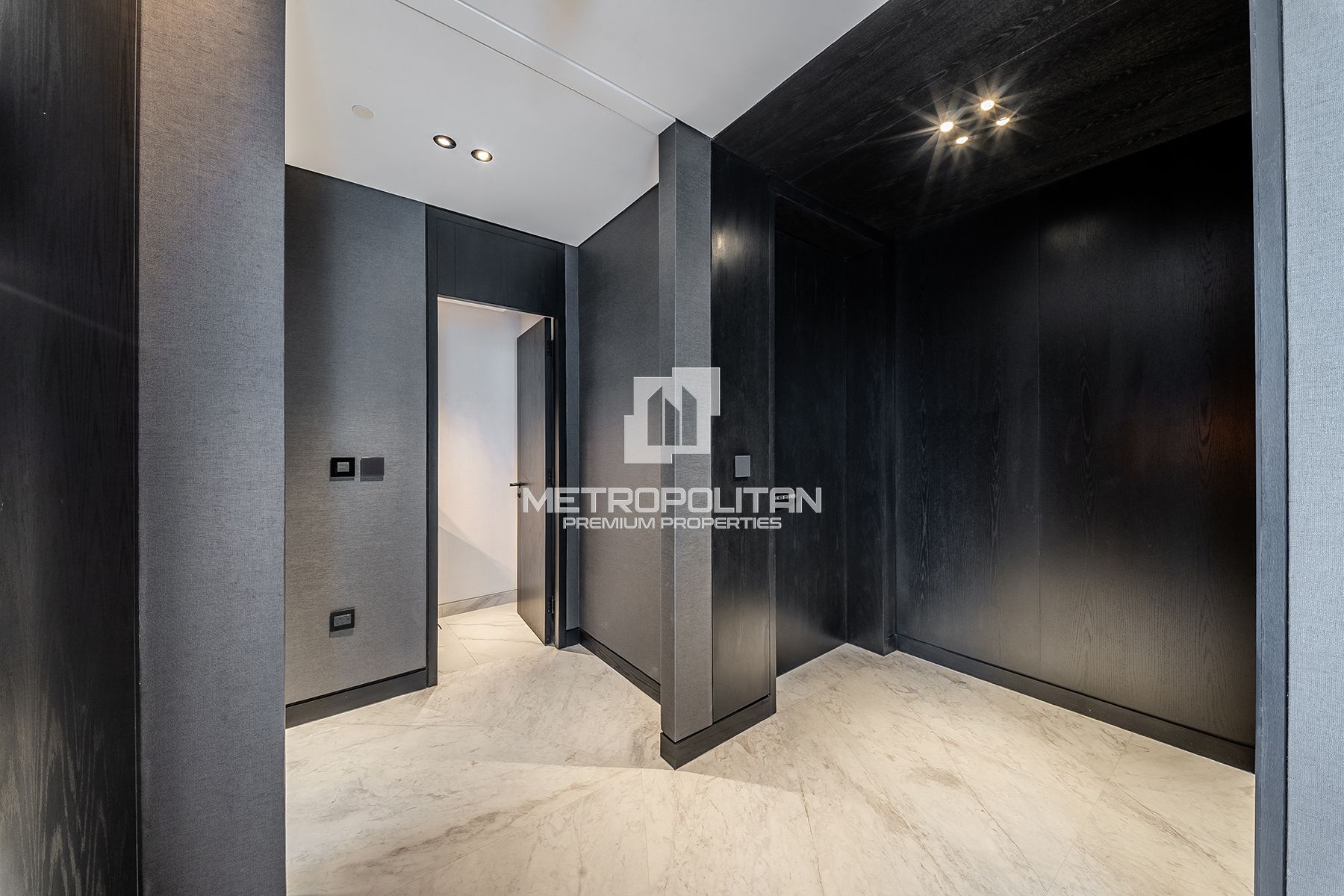 Corner Residence | Canal View | Premium Finishes